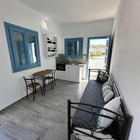 #8 Townhouse Port Area-no#8 * Липси